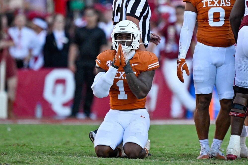 texas-longhorns-edge-colin-simmons.jpg